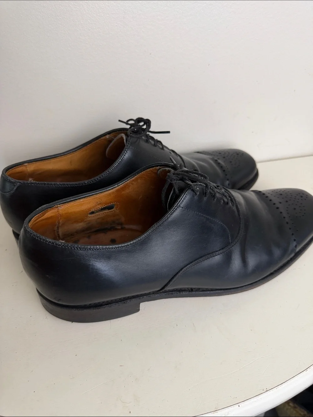 (2247) Allen Edmonds Black Leather Cap-Toe Derby Oxfords, Size: 10
